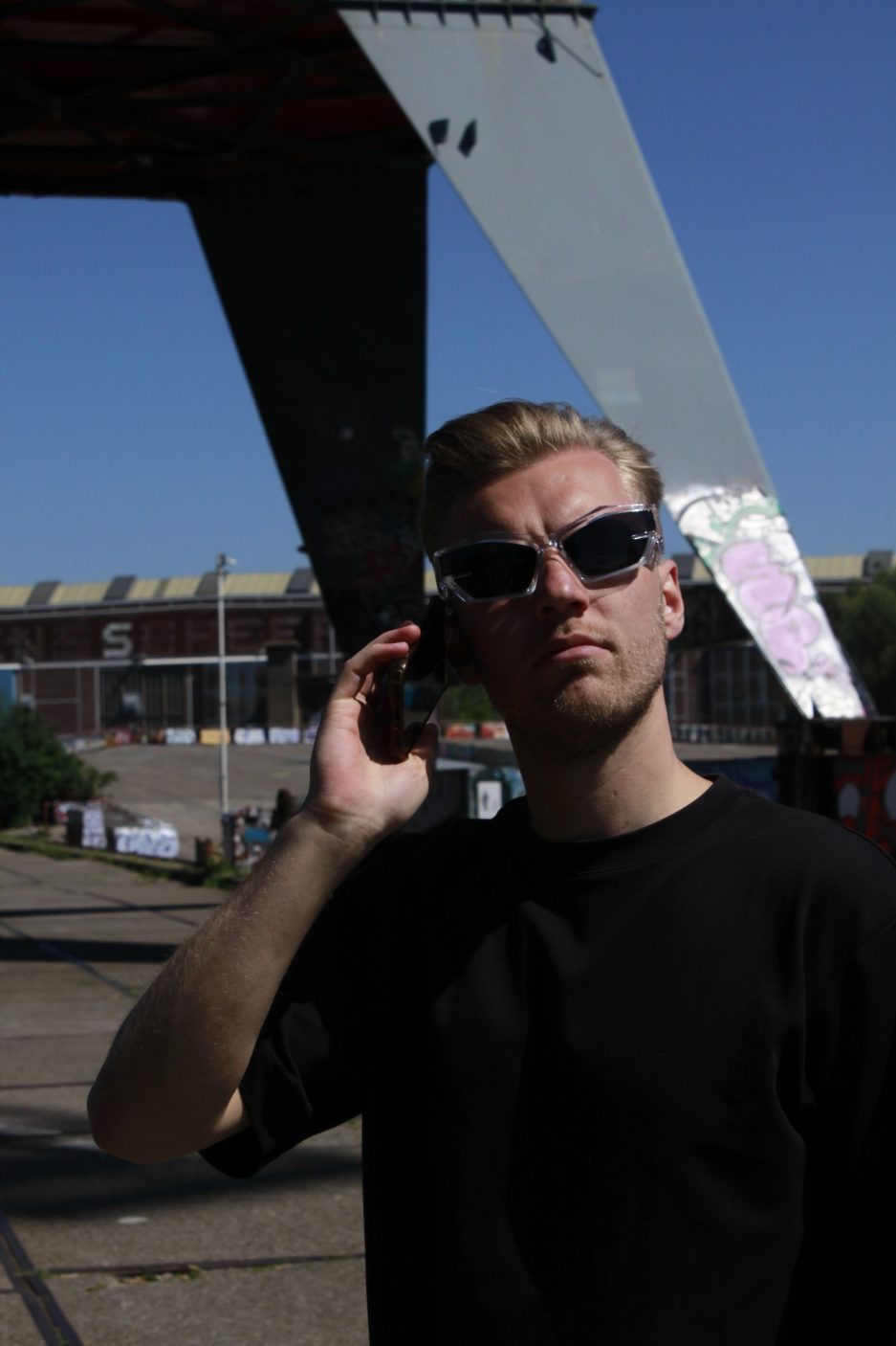 Hydra typische Techno-Brille