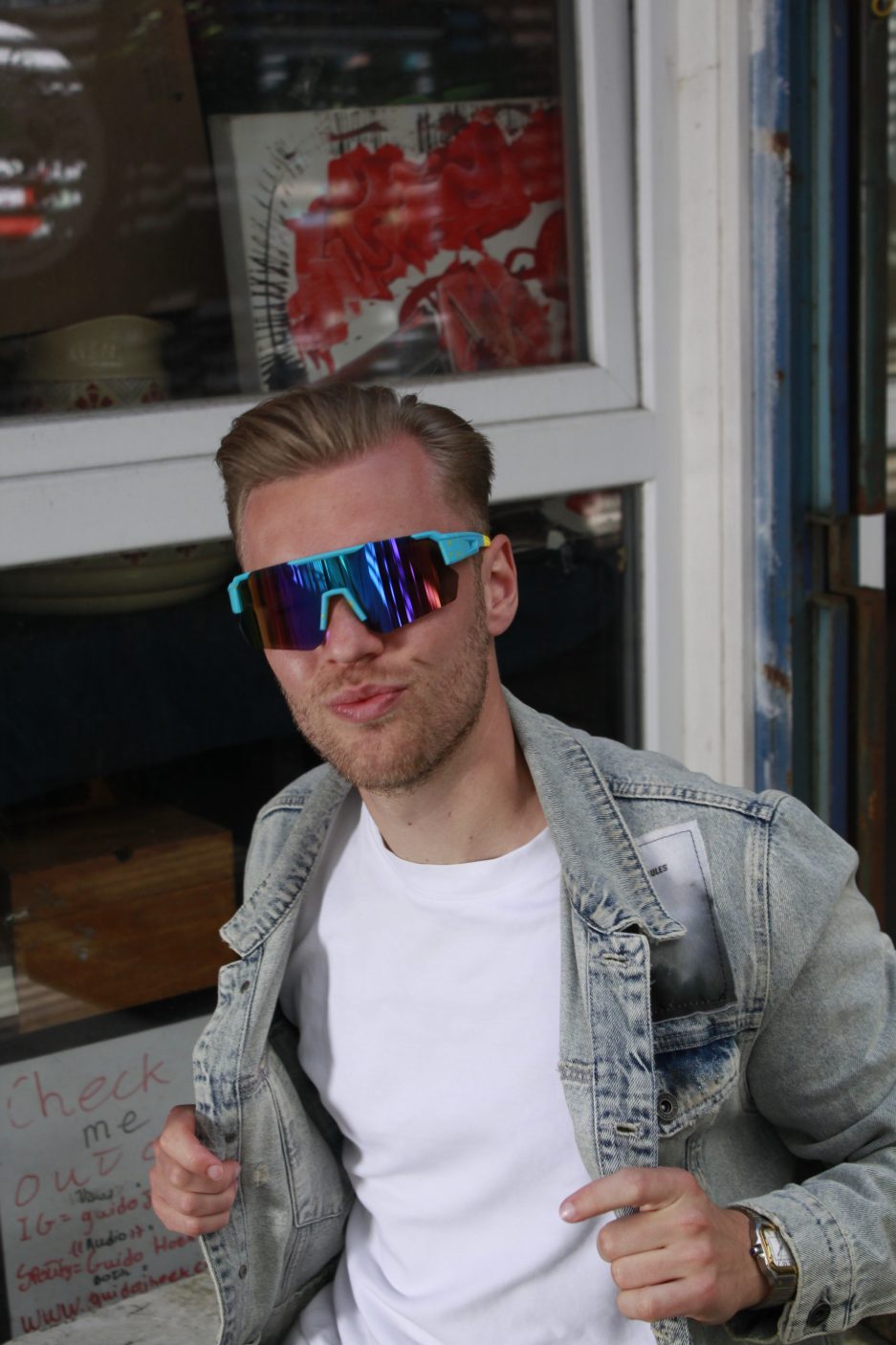 blau-gelbe Rave-Brille