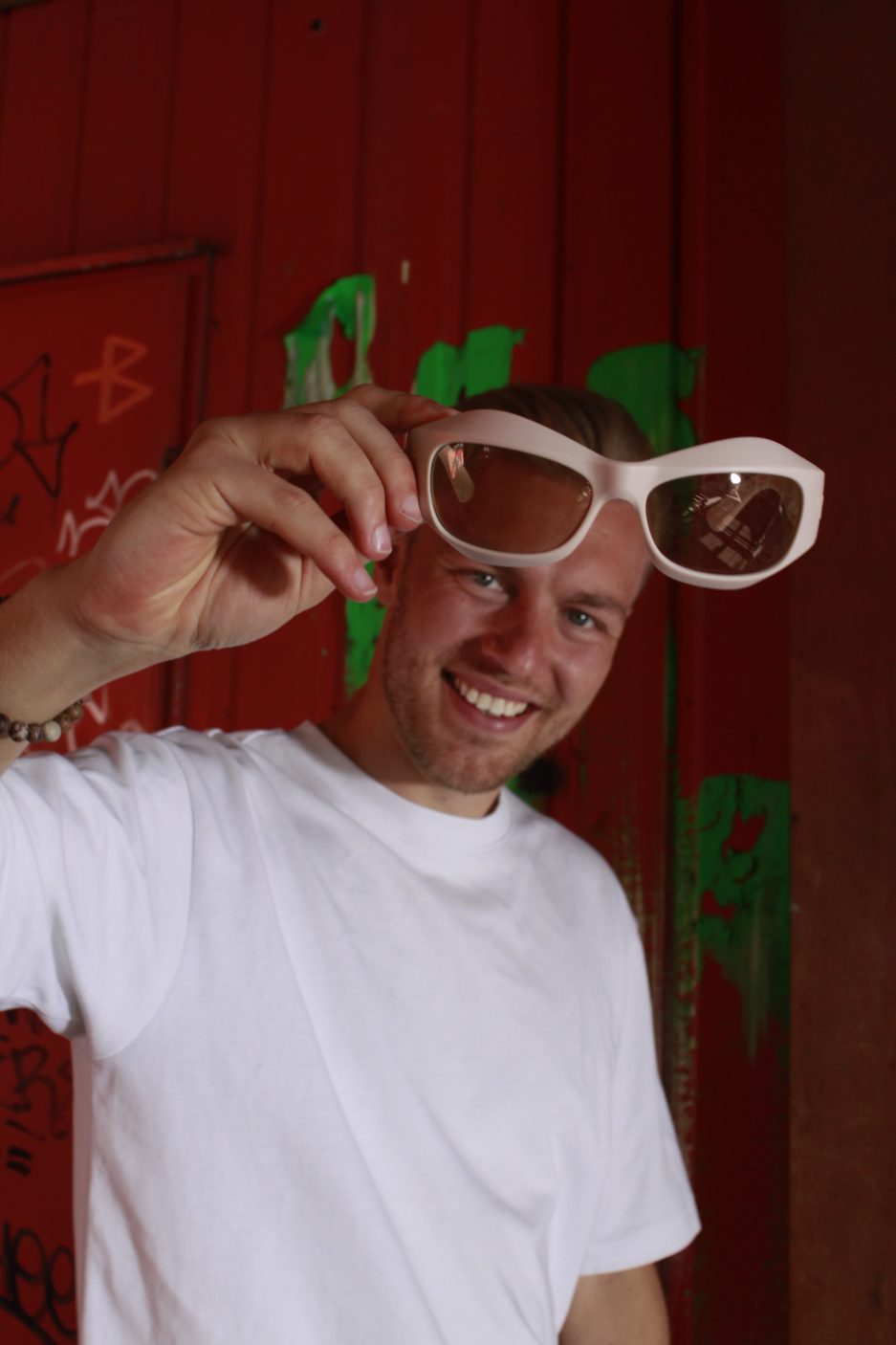 Pinke Festivalbrille
