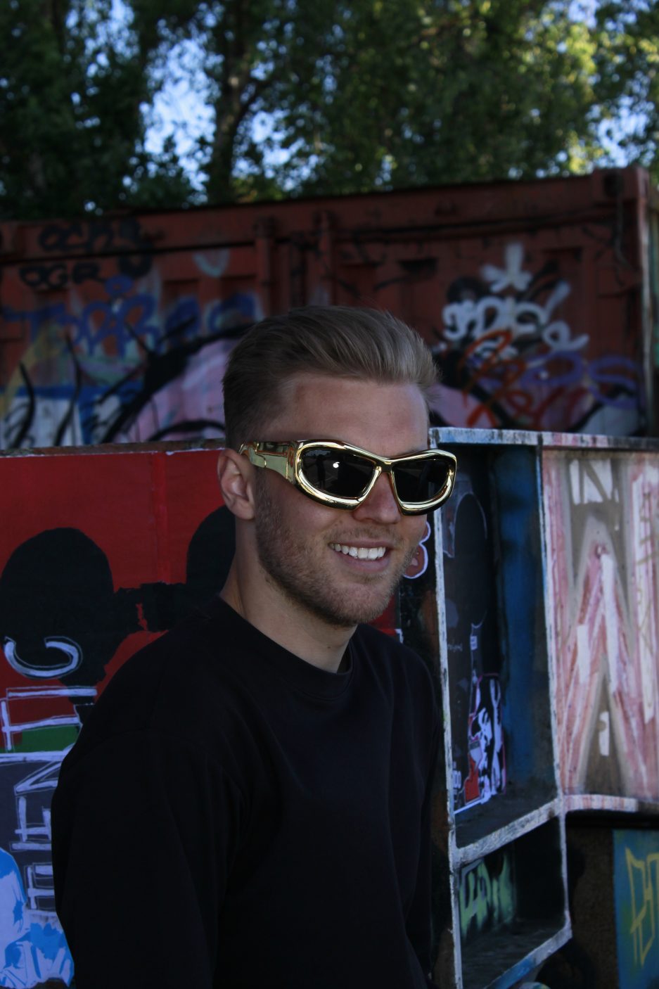 goldene Rave-Brille