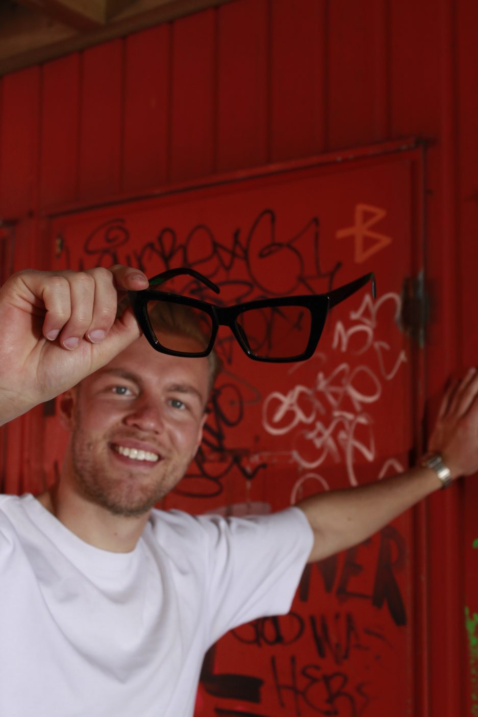 schwarze Brille mit Gläsern