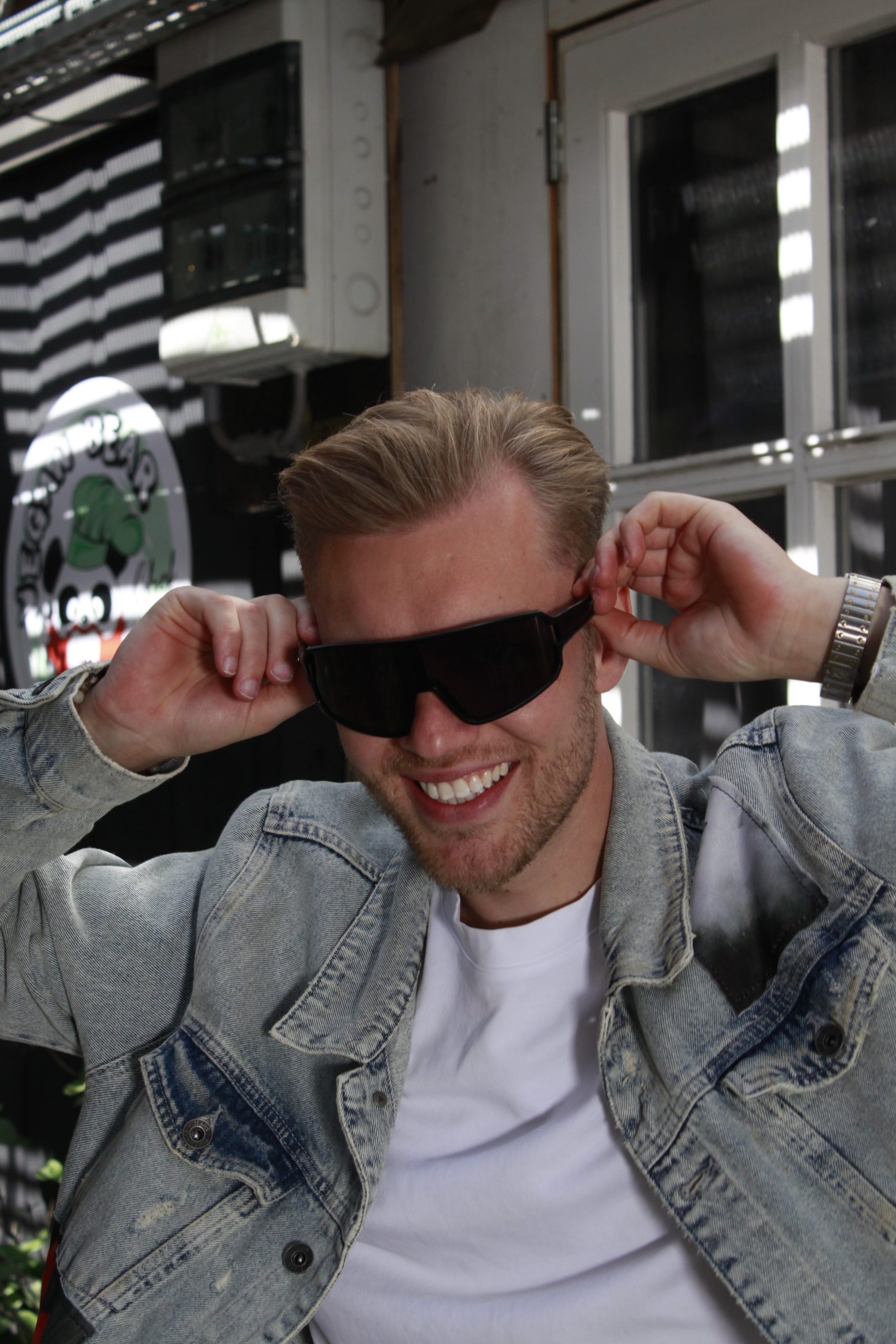 schwarze Rave-Brillen