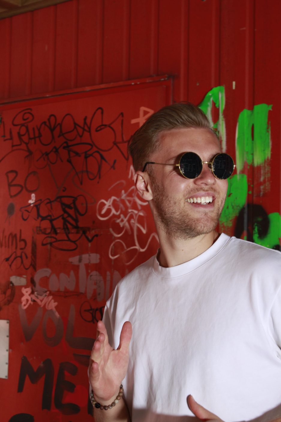 runde Brille mit goldenem Gestell