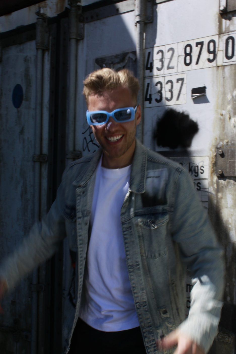 Blaue Space-Brille