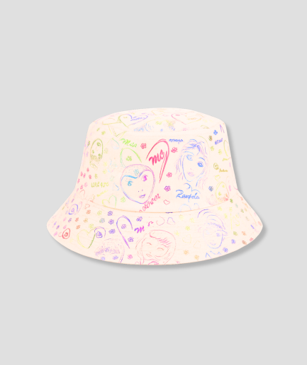 Einzigartiges-Bucket-Hat-Outfit-weiß.png
