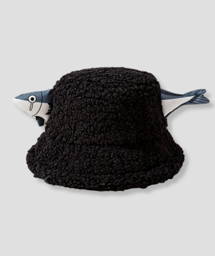 teddy-buckethat-schwarz-mit-fisch.png