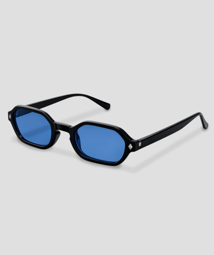 Brille in Schwarz mit blauen Gläsern