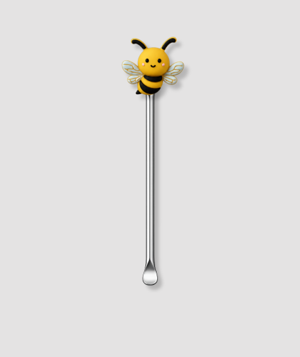 Mini schepje cocktailstirrer met gele bij figuur met zwarte strepen vrolijke glimlach en witte vleugels bovenop en zilveren steel