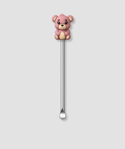 Mini schepje cocktailstirrer met roze teddybeer figuur met grote ogen en beige buik bovenop en zilveren steel
