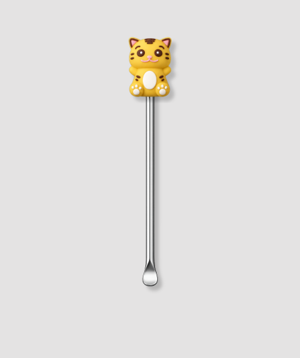 Mini schepje cocktailstirrer met gele cartoon tijger figuur met zwarte strepen en roze neus bovenop en zilveren steel