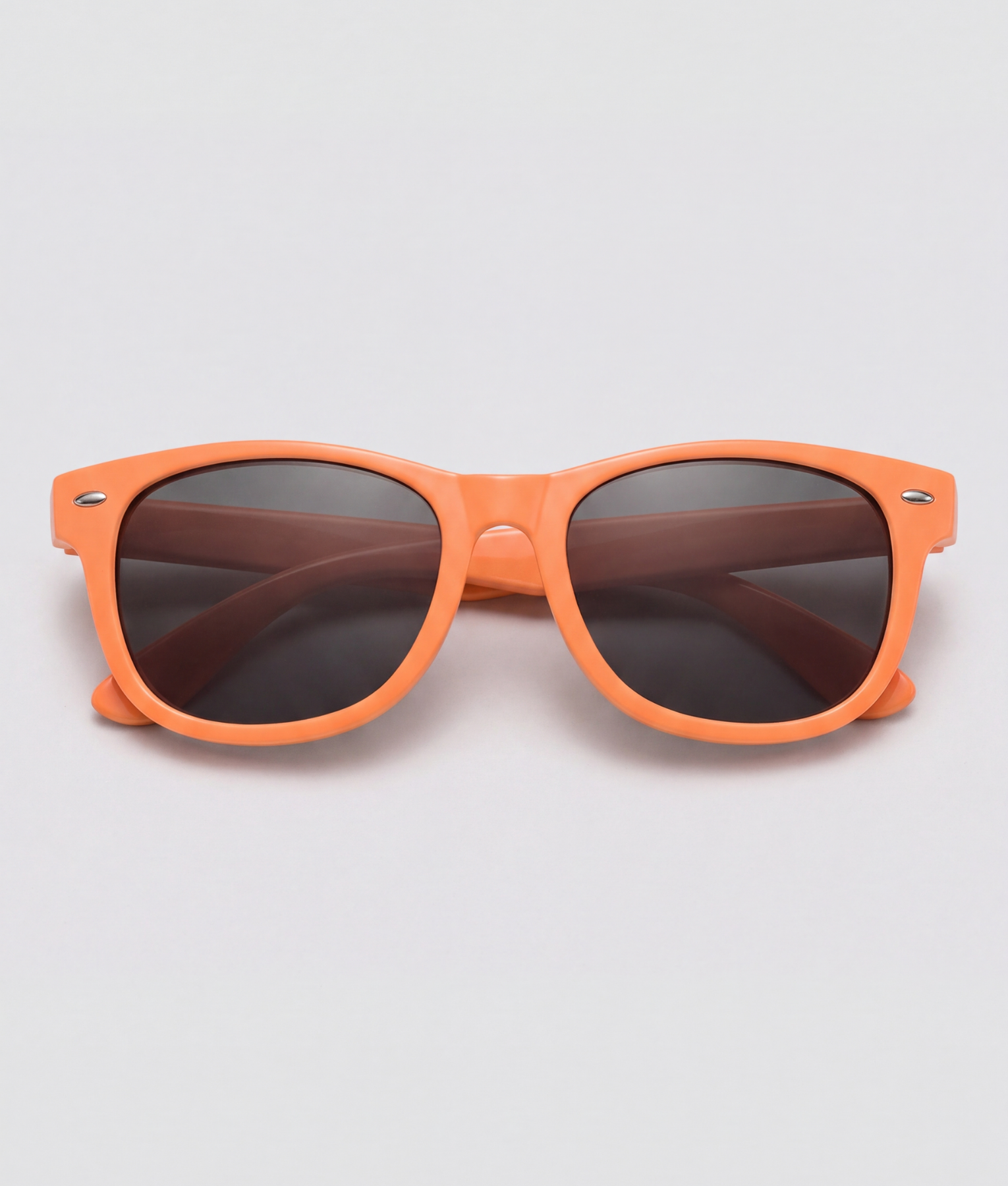 Oranje zonnebril, bril met oranje montuur en zwart glazen